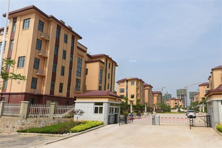 东苑名邸3室2厅2卫79万124m2带车库，好楼层